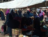 صور.. اضبط مخالفة.. زحام داخل سوق بهواش بالمنوفية رغم قرار غلق الأسواق