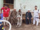 شباب قرية الشورانية بسوهاج يطهرون الشوارع ضد فيروس كورونا