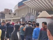 قارئ يشكو التزاحم أمام البنوك بميت غمر بالدقهلية