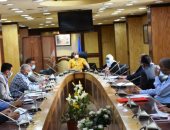 محافظ أسوان: إزالة العراقيل لإطلاق المشروعات الاستثمارية المتعثرة