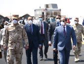 السيسي يطمئن المصريين في أزمة كورونا: القوات المسلحة درع مصر وسندها وفى خدمة شعبها.. أشكر القطاع الخاص وأطالبه بالحفاظ على العمالة.. الرئيس: كل السلع متوفرة والحد الأدنى للاحتياطى الاستراتيجى لا يقل عن 3 أشهر