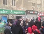 خوفا من كورونا.. شكوى من زحام شديد أمام مكتب بريد بالمنيب