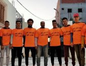 شباب قرية "أنشاص البصل" بالشرقية يطهرون الشوارع لمكافحة فيروس كورونا