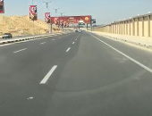 فيديو.. اعرف الحالة المرورية على طريق محور المشير فى القاهرة الجديدة
