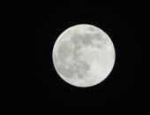 القمر يتعامد على الكعبة المشرفة اليوم فى ظاهرة يمكن رؤيتها بالعين المجردة
