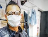 بالجوانتى والكمامة.. مؤمن يشارك فى مبادرة "اليوم السابع" لمواجهة كورونا