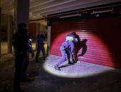 الشرطة الفرنسية تعتقل مخالفى حظر التجول فى مدينة نيس لمواجهة كورونا