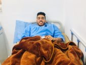 صورة .. مصطفى الزنارى يجرى جراجة الصليبى بنجاح