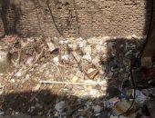 القمامة تؤرق سكان شارع الدرب الأحمر بالقاهرة