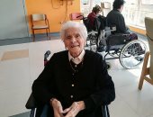 بالماء ومخفضات الحرارة فقط.. شاهد إيطالية عمرها 103 أعوام تقهر كورونا