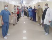 مستشفى إسنا للعزل تعلن خروج 14 حالة بعد تعافيهما من فيروس كورونا.. صور