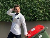 لبس الخروج وحشهم بعد كورونا..أستراليون يطلقون حملة للشياكة أثناء رمى القمامة