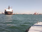 السفن والقاطرات البحرية بميناء الإسكندرية تطلق أبواقها لدعم التجارة العالمية 