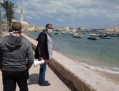 صور .. تفريق تجمعات الأهالى والصيادين بمنطقة بحرى بالإسكندرية