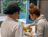 "ست بيت" فى العزل.. ميريام فارس تصنع كحك ومعمول العيد بنفسها.. صور