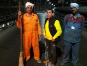 فيديو.. عمال النظافة يتحدون "كورونا" بالعمل فى نظافة الشوارع وقت الحظر