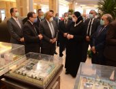 فيديو.. وزيرة الصناعة تتفقد معرض العربية للتصنيع "بالكمامة"