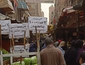 امسك مخالفة.. قارئ يشارك بصورة تكدس المواطنين بسبب سوق في عين شمس الشرقية