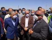 وزير النقل ومحافظ المنيا يتفقدان محور سمالوط الحر والطريق الصحراوى الغربى