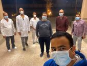 صور.. خروج 6 حالات بعد شفائهم من كورونا من مستشفى العزل بملوى 