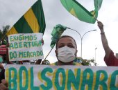 محتجون فى البرازيل يدعمون "بولسونارو" لعدم استمرار إجراءات العزل 