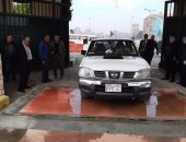 صور.. تعقيم السيارات قبل دخولها مبنى وزارة الرى 