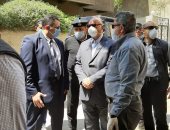 59.	محافظ القاهرة يشرف على حملة إزالة عقار مخالف بحدائق القبة.. صور