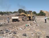 رئيس مدينة إسنا: رفع 12 طن من الأتربة والمخلفات بقرية الكيمان لحماية المواطنين