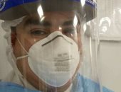 جيشنا الأبيض.. "مصطفى" طبيب بمستشفى البترول بالقاهرة يشارك بصورته