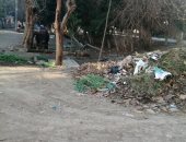 أهالى منطقة ترعة الساحل بقرية الحوالة فى القناطر يشكون من انتشار القمامة