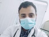 الجيش الأبيض.. حسين رشدى طبيب على خط مواجهة كورونا بمستشفى الأزهر