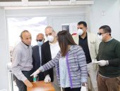 محافظ دمياط تتفقد مكاتب البريد لمتابعة سلامة الإجراءات الاحترازية أثناء صرف منحة الـ500