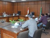 محافظ المنيا: تشكيل لجنة لمعاينة مواقع استلام محصول القمح بزيادة 31 ألف فدان