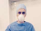 جيشنا الأبيض.. أحمد فتحى على خط مواجهة كورونا فى مستشفى بالإسكندرية