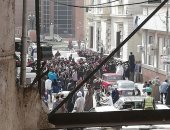 خوفا من انتشار كورونا.. "عاطف" يشكو ازدحام المواطنين أمام بنك بمدينة أسيوط