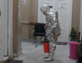 نقابة الأطباء تطهر مقرها فى دار الحكمة للوقاية من فيروس كورونا.. صور