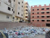 قارئ يشكو تراكم القمامة بقطعة أرض فضاء بحدائق الأهرام بالجيزة