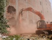 صور.. محافظ الفيوم يقود حملة مكبرة لإزالة الأبراج المخالفة