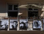 بعد كورونا.. 50 فنانا فى ألمانيا يعرضون أعمالهم على شرفات منازلهم