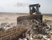 صور.. إزالة 35 حالة تعد على الأراضى الزراعية وإيقاف أعمال برج مخالف بالمنيا
