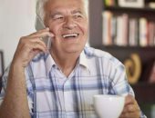 السعادة للجميع.. خط هاتفى مجانى لتسلية المسنين فى العزل المنزلى بكندا