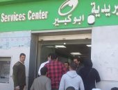 صور.. العمالة الغير منتظمة بالشرقية تصرف المنحة من مكاتب البريد 