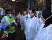 رئيس الوزراء يزور مصنع كايرو باك إيجيبت للاطمئنان على إجراءات الوقاية
