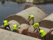 محافظ أسوان يترأس حملة إزالة فندق سياحى تعدى على حرم النيل.. صور