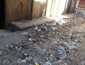  سيبها علينا.. شكوى من انتشار القمامة  شارع عبد العزيز بكفر الشيخ