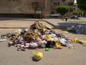 قارئ يشكو تراكم القمامة ومخلفات البناء بالحى الاول مدينة العبور