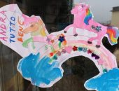 رسم وضحك وغضب.. رسائل أطفال العالم بعد كورونا.. "كوفيد السيئ" طفل إيطالى يشكو الفيروس لعمدة مدينته.. وآخر يرسم على نافذته "كل شىء سيكون على ما يرام".. وآسر المصري فى فيديو: "قاعد فى البيت لأن الموضوع فظيع جدا"