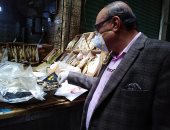 حملات مكثفة على أسواق الأسماك المملحة بالإسكندرية قبل شم النسيم.. صور