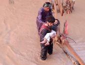 العالم غارق فى "كورونا".. والسيول تغرق أسرًا فى مخيمات الميل باليمن (صور)