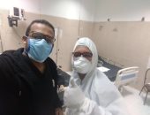 الجيش الأبيض.. طبيب وممرض بمستشفى جامعة السويس يشاركان بمبادرة اليوم السابع